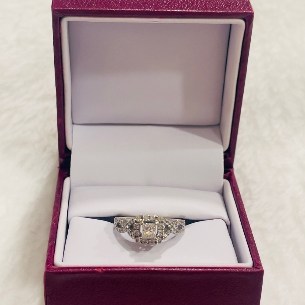14kt White Gold Diamond Bridal Set - Picture 2 of 11